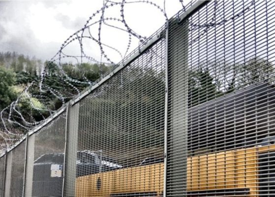 O dedo do arame farpado da prisão impermeabiliza a anti cerca da escalada 358