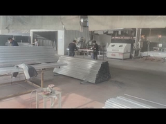 Soldadura de postes de vedação antiescalada