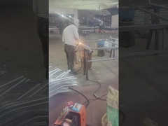 Soldadura de molduras de cercas galvanizadas a quente e soldadura de postes