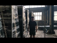 Cerca anti-escalada preta com suporte vertical