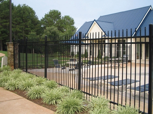 Fenda de metal de fácil montagem Jardim Ornamental Fenda de aço picot Porta deslizante para jardim Cercas tubulares comerciais