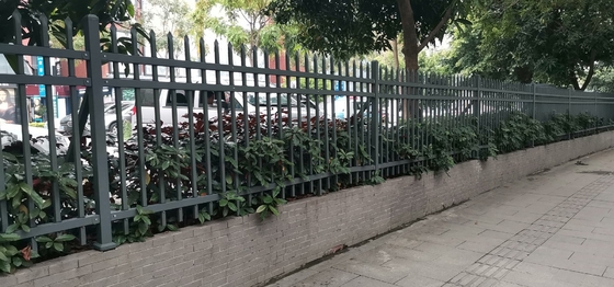 Pavilhões de vedação de aço de pátio dianteiro Rail 25 * 25mm ou 40 * 40mm Azul Branco Negro Verde