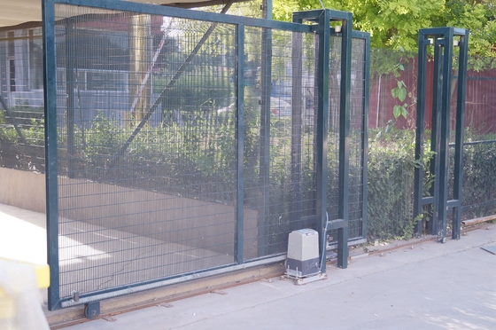 A cerca de aço Gates Hot Dipped do jardim verde galvanizou