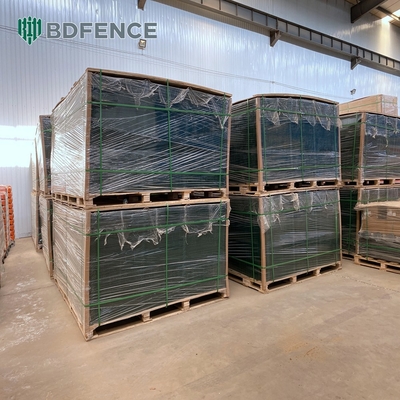 Metal decorativo exterior 3D da casa que dobra o fio curvado V Mesh Garden Fence de Panel Welded Rigid da cerca
