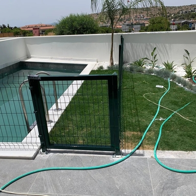 China Colorido 3D Casa Decorativa Negro Curvy Soldado Wire Mesh Jardim Cercas de Segurança Galvanizado PVC revestido Grelha Cl