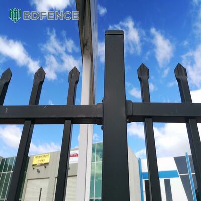 Cerca Tubular Retrátil de Aço e Ferro Forjado para Uso Comercial e Residencial com Madeira Termicamente Tratada