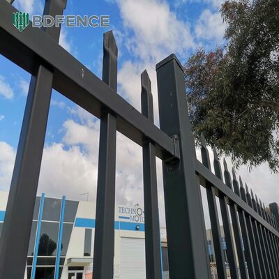 Painéis de vedação de aço tubular personalizáveis com inibidor de ferrugem e acabamento revestido com pó, fornecendo segurança externa resistente à corrosão