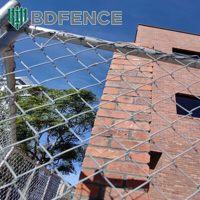 Site de cerca temporária estável com segurança garantida