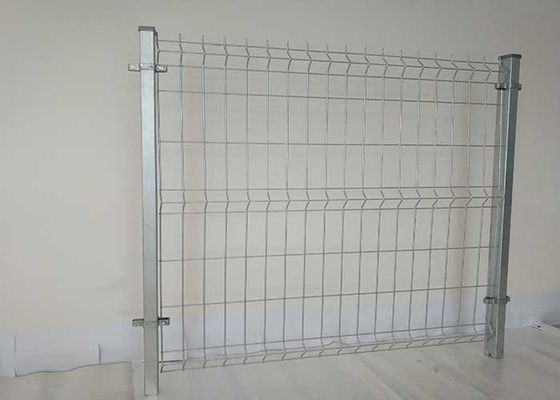Casa de alta qualidade personalizada para o exterior 3D Metal curvo de malha de arame elétrico soldado Cercas de jardim para cercas Painel de PVC Cercas verdes