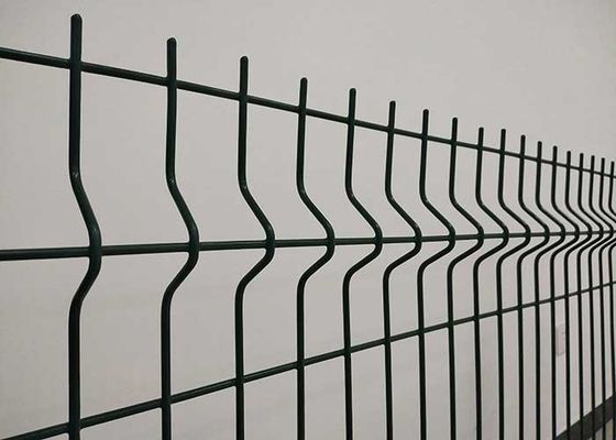 Casa de alta qualidade personalizada para o exterior 3D Metal curvo de malha de arame elétrico soldado Cercas de jardim para cercas Painel de PVC Cercas verdes