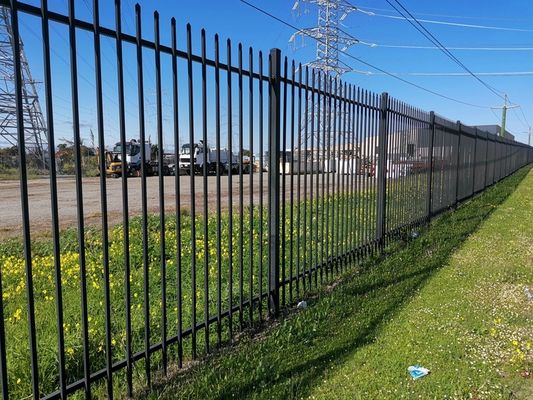 Estrutura de ferro de alta resistência Palisade vedação tubular vedação de segurança painel de vedação buraco quadrado de mergulho quente para portas de entrada