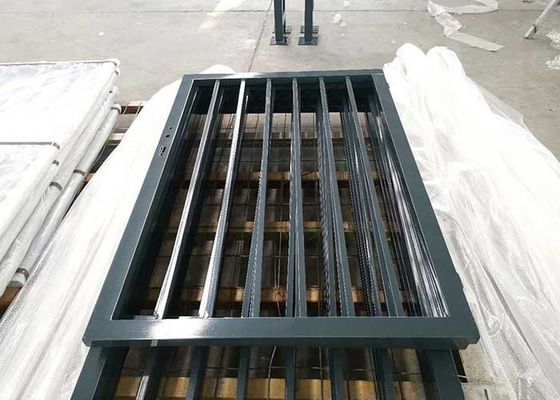 Decoração de jardim 2m Porta de vedação de aço com porta dupla Tratação térmica de madeira PVC Quadro de malha de arame 3D Soldado Modelo curvo Se