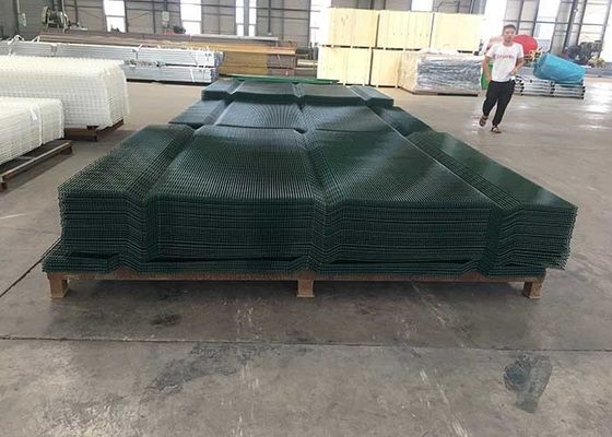 Cercas de perímetro de segurança com tamanho de abertura de 76 * 25mm e tratamento de superfície revestido com pó