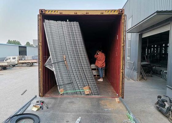 Cercas de perímetro de segurança com tamanho de abertura de 76 * 25mm e tratamento de superfície revestido com pó