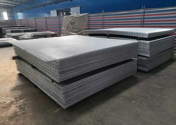 Cercas de perímetro de segurança com tamanho de abertura de 76 * 25mm e tratamento de superfície revestido com pó