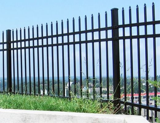 Estrutura de ferro de alta resistência Palisade vedação tubular vedação de segurança painel de vedação buraco quadrado de mergulho quente para portas de entrada