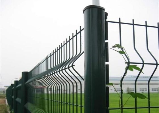 V curvado 100x300mm galvanizado Mesh Security Fencing