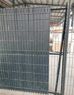 Cercas externas 3d curvas revestidas de PVC de malha de arame elétrico soldado para jardim e proteção agrícola