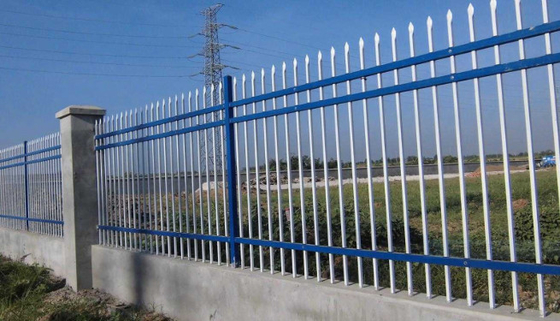 O Pvc branco revestiu o cargo do quadrado soldou a cerca 6ft do jardim do fio