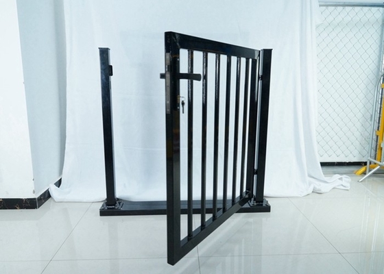 A cerca de aço Gates Hot Dipped do jardim verde galvanizou